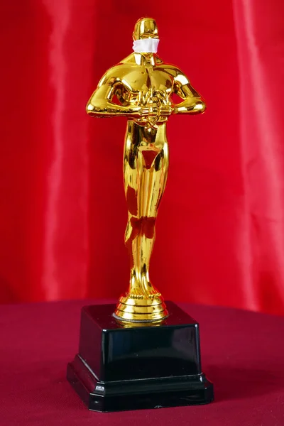 Estatua Del Premio Oscar Oro Hollywood Máscara Médica Concepto Éxito —  Fotos de Stock