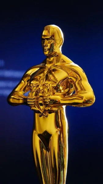 Estatua Del Premio Óscar Oro Hollywood Concepto Éxito Victoria —  Fotos de Stock