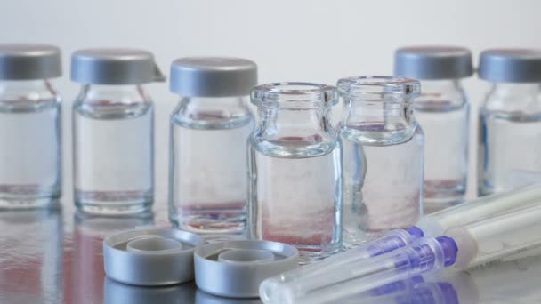 Seringi Sticle Vaccin Fundalul Drapelului Federației Ruse Vaccin Împotriva Coronavirusului — Videoclip de stoc