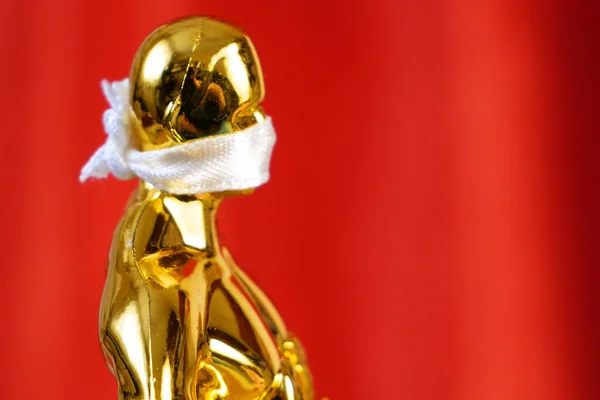 Hollywood Golden Oscar Academy Award Standbeeld Met Medisch Masker Succes — Stockfoto