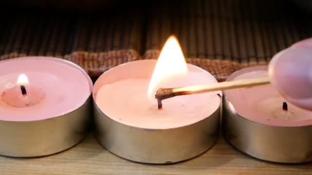 Imagens Close Velas Luz Chá Mão Com Fósforo Ardente Acende — Vídeo de Stock