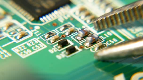 计算机芯片 带有电子的未来主义电路板 宏计算机维修的特写视频 — 图库视频影像