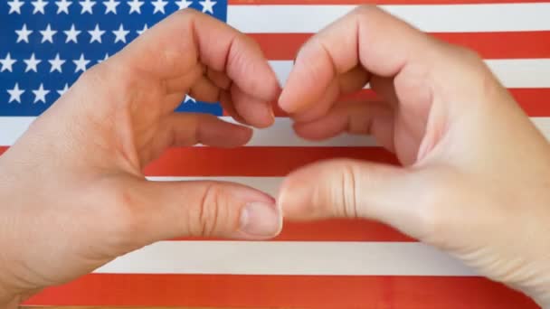 Encantan Los Las Manos Hacen Del Corazón Fondo Bandera Americana — Vídeos de Stock