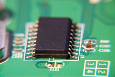 Bilgisayar çipi, anakart, elektronları, makrosu olan fütüristik devre kartı.