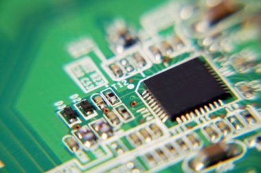 Bilgisayar çipi, anakart, elektronları, makrosu olan fütüristik devre kartı.