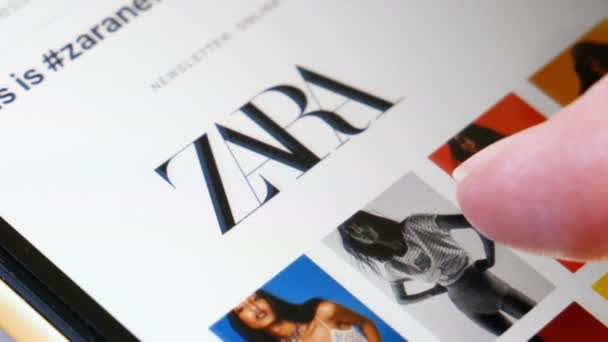 Zara Web Sitesi Yeni Modern Koleksiyonu Akıllı Telefon Yakın Plan — Stok video