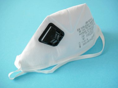 Yüksek koruma seviyesine sahip solunum cihazı. Koronavirüse karşı koruma. Üretim, ambalaj ve teslimat, kapanış