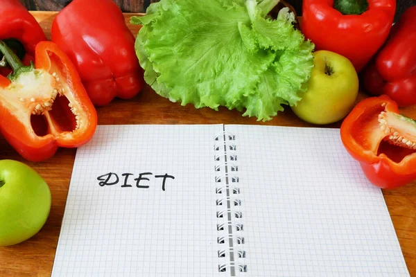 Leeres Notizbuch Mit Frischem Gemüse Und Obst Auf Dem Tisch — Stockfoto