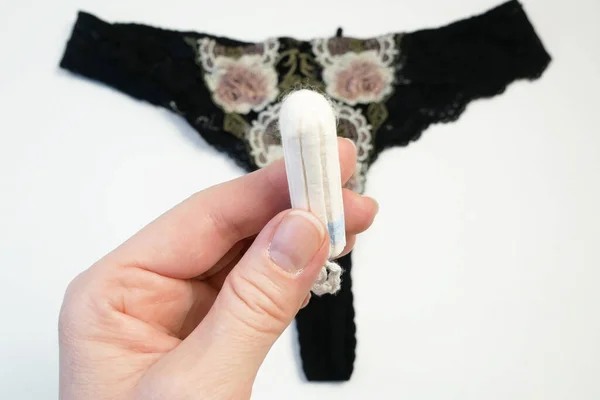 Celana Dalam Dan Tampon Tampon Menstruasi Dan Bantalan Pada Latar — Stok Foto