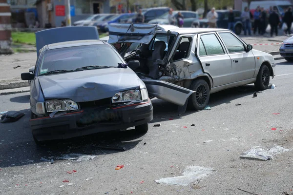 Kapotte Auto Auto Ongeluk Stad Weg Ongeval Weg Stad Close Rechtenvrije Stockafbeeldingen