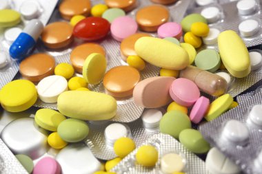 geniş bir grup kapsül, haplar, tabletler ve kabarcıklar, arkaplan, tonlu resim, yakın plan