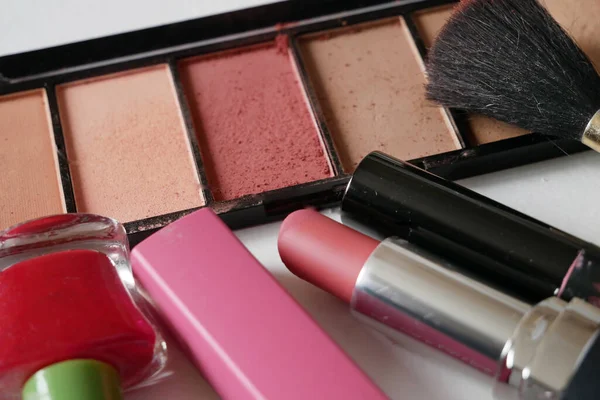 Uppsättning Kosmetiska Makeup Produkter Nagellack Mascara Läppstift Ögonskuggor Borste Puder — Stockfoto