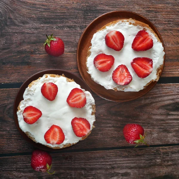 Cake Fresh Strawberries Whipped Milk Cream Closeup — Stock Photo, Image