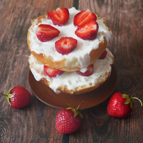 Cake Fresh Strawberries Whipped Milk Cream Closeup — Stock Photo, Image