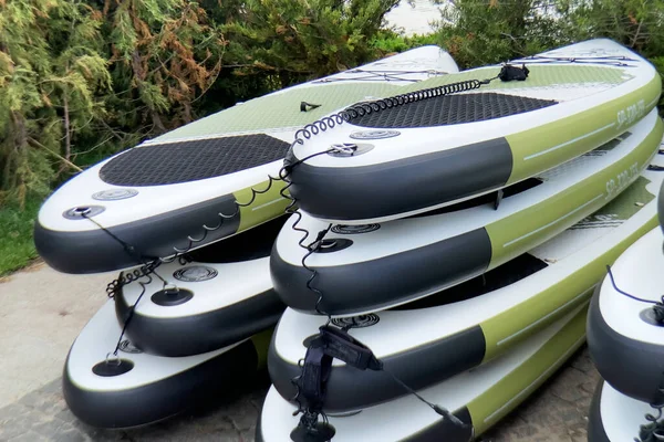 Muchas Tablas Paddle Orilla Del Lago Supboard Turismo Acuático Deportes — Foto de Stock