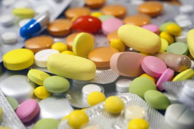 çeşitli kapsüller, haplar, tabletler ve kabarcıklar, arka plan, kapatma