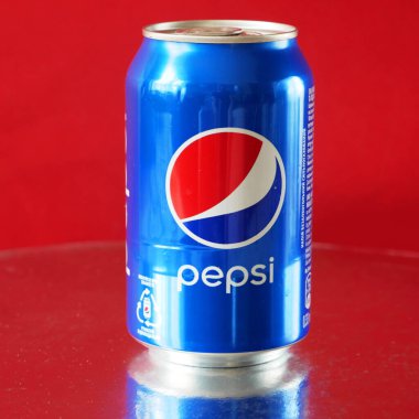 Pepsi kutusu. PepsiCo tarafından üretilen ve üretilen karbonatlı meşrubat