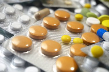 çeşitli kapsüller, haplar, tabletler ve kabarcıklar, arka plan, kapatma