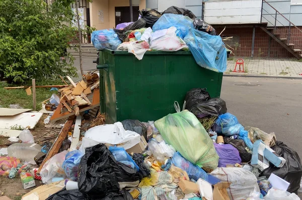 Lixo Sobrecarregado Sem Problema Coleta Lixo Livre — Fotografia de Stock