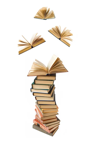 Könyv halom nyitott könyvek repül el elszigetelt fehér background. Oktatási koncepció — Stock Fotó