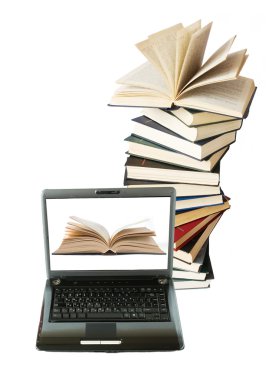 Kitap ve dizüstü bilgisayar üzerinde beyaz izole yığını. Eğitim kavramı