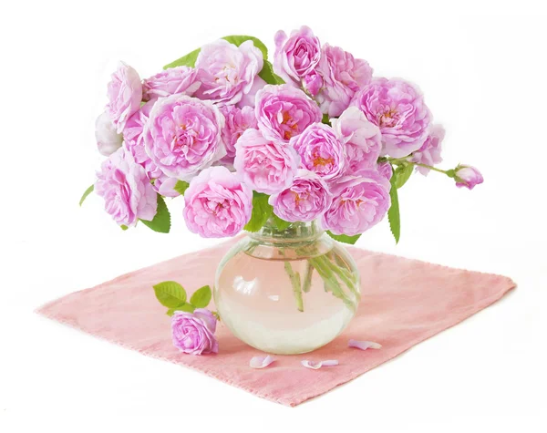Ramo de flores de rosa aislado sobre fondo blanco —  Fotos de Stock