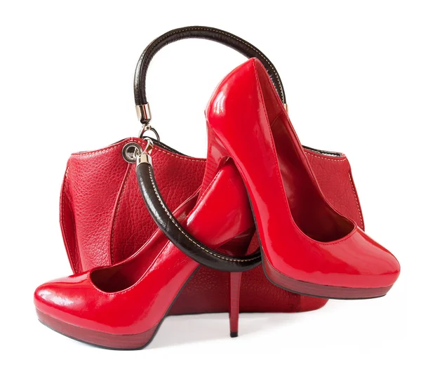 Rode schoenen en zak geïsoleerd op witte achtergrond — Stockfoto
