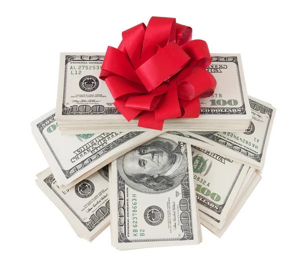Pengar gåva. Pengar bonus. Stack med pengar med röd rosett isolerad på vit bakgrund med exempeltext — Stockfoto
