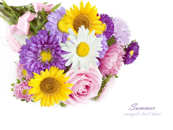 장미와 샘플 텍스트 흰색 절연과 꽃의 무리 — 스톡 사진