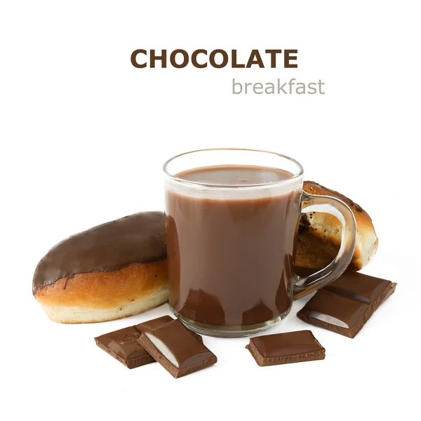 Petit déjeuner avec chocolat chaud, petits pains et barre de chocolat — Photo