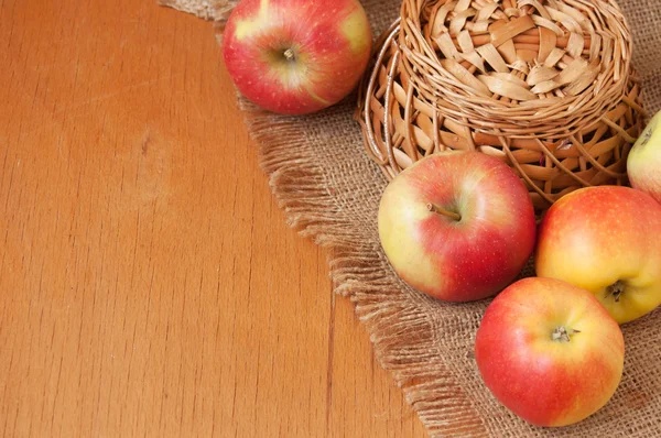 Apples on wooden background — Stock Photo, Image