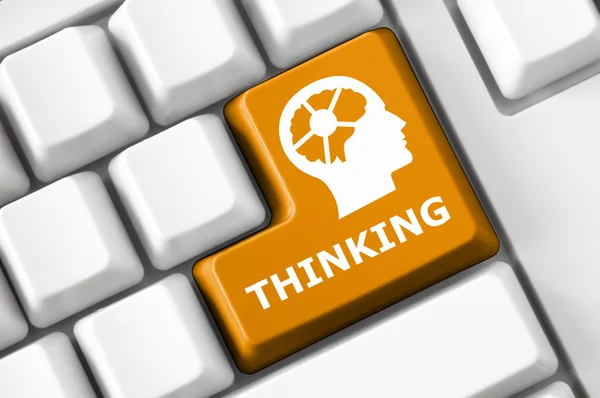 (Düşünme, planlama, rüya, öğretme, öğrenme, beyin fırtınası insan aklının işlem unsurları ile akıllı klavye — Stok fotoğraf