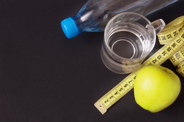 Spor ve diyet kavramı. Spor ve diyet yiyecek için farklı araçlar. Sağlıklı gıda