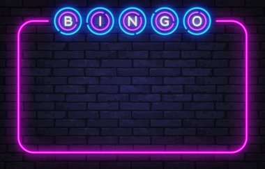 Parlak neon tombala harfleri, tuğla dokusunda parıldayan bir çerçevenin içinde. Kumarhane teması, gece hayatı görselleri ya da online promosyonlar için harika bir geçmiş. Vektör illüstrasyonu