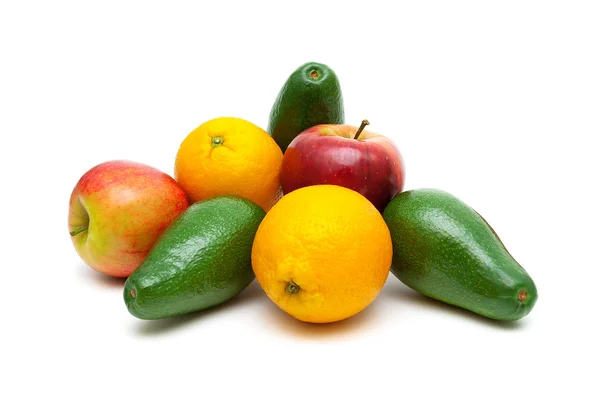 Aguacate, manzanas y naranjas sobre un fondo blanco —  Fotos de Stock