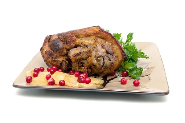 Roast pork knuckle with apples and cranberries close-up — Stock Photo, Image