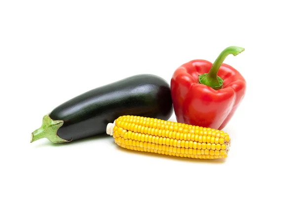 Close-up van maïs, aubergine en rode paprika 's — Stockfoto