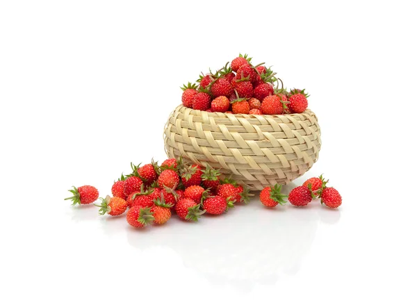 Ripe wild strawberry isolated on a white background with reflect — Stock Photo, Image