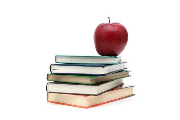 Pila de libros y manzana roja sobre un fondo blanco — Foto de Stock