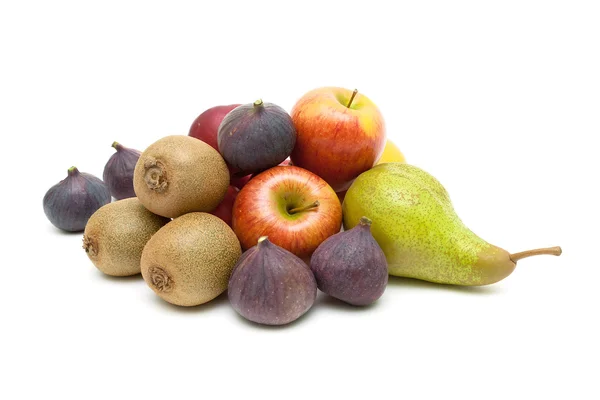 Frutas jugosas maduras aisladas sobre fondo blanco . — Foto de Stock