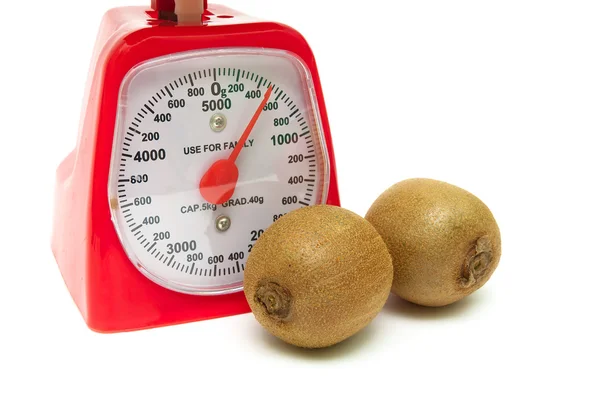 Kitchen scale and kiwi closeup on white background — Stock Photo, Image