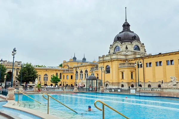 Széchenyi fürdő spa itt: Budapest (Magyarország) — Stock Fotó