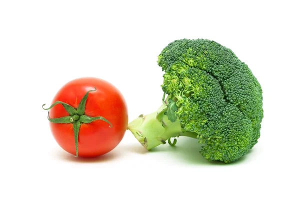 Tomato and broccoli isolated on white background close-up — Stock Photo, Image