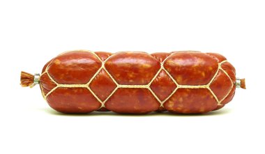 bir beyaz arka plan yakın çekim izole sosis