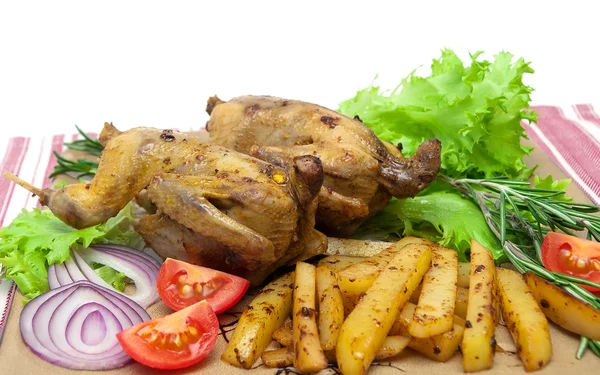 Bottino cacciatore: appetitoso fritto con verdure piccioni . — Foto Stock