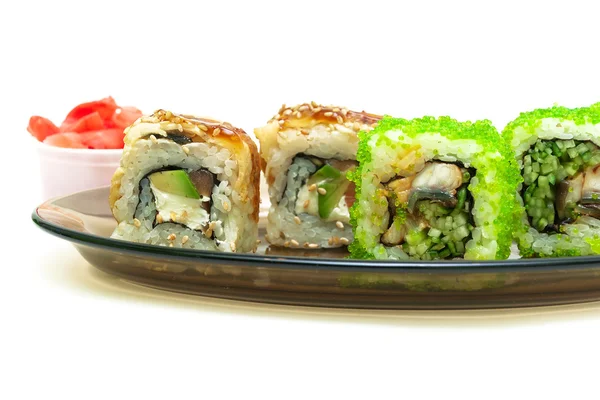 Cocina japonesa: rollos con anguila ahumada, pepino, salmón y av —  Fotos de Stock
