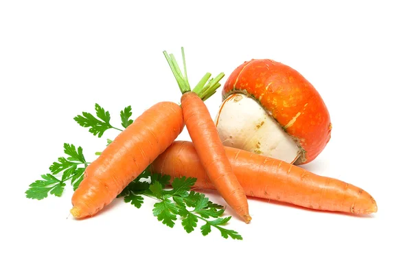 Zanahorias maduras y calabaza de cerca aislado sobre fondo blanco —  Fotos de Stock