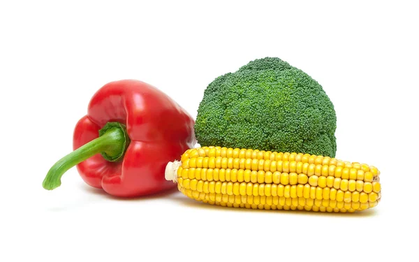 Paprika, maïs en broccoli geïsoleerd op witte achtergrond — Stockfoto