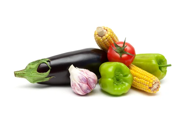 Légumes frais mûrs isolés sur fond blanc — Photo