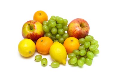 Beyaz bir arka plan üzerinde izole olgunlaşmış meyve